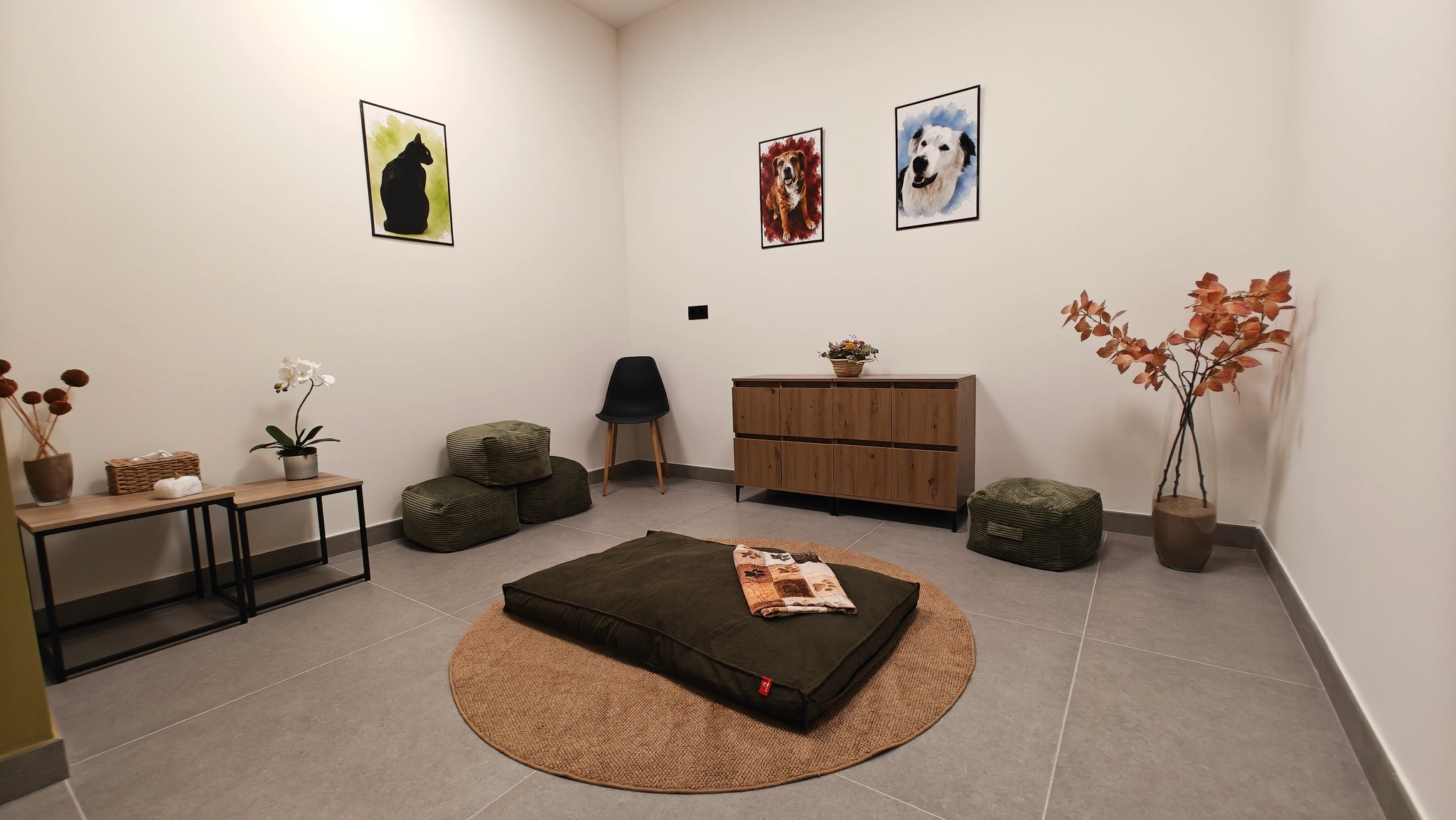 Sala de despedida, con cama y asientos, para despedirse en intimidad